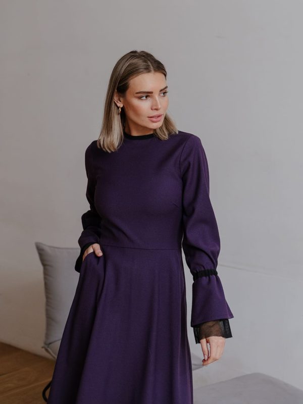 Длинное фиолетовое платье из шерсти